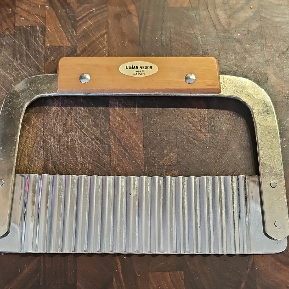 Vintage Lillian Vernon Crinkle Cutter with Wooden Handle
